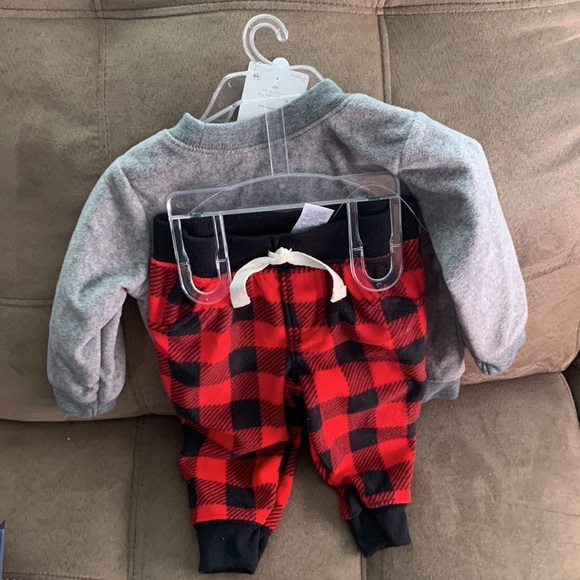 Carter’s  - Little Santa 6 months - Picture 2 of 4